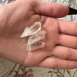 Set of 3 clear quartz points